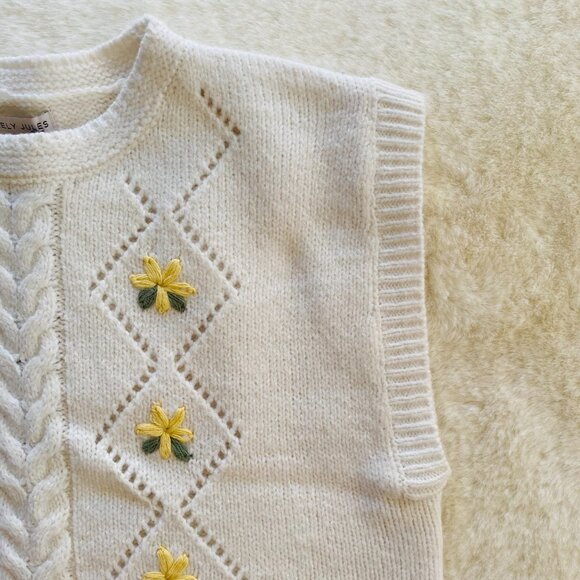 Sincerely Jules White Sweater Vest Sleeveless Sweater Flowers size Large - Picture 4 of 10